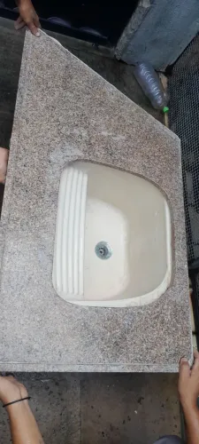 Tanque de lavar roupas com balcão em mármore