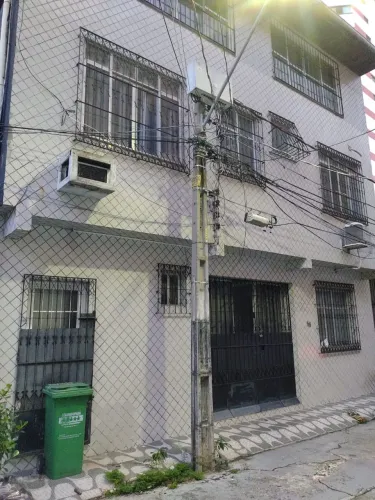 CASA DE 3 PAVIMENTOS À VENDA EM NAZARÉ | 4 QUARTOS | ÁREA COBERTA MULTIUSO |