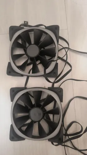 NZXT hue+