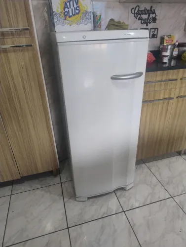 Freezer vertical Eletrolux