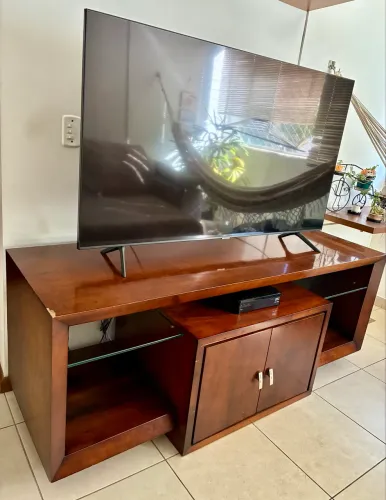 Rack para TV em Madeira Maciça com Prateleiras de Vidro - 1,80 m