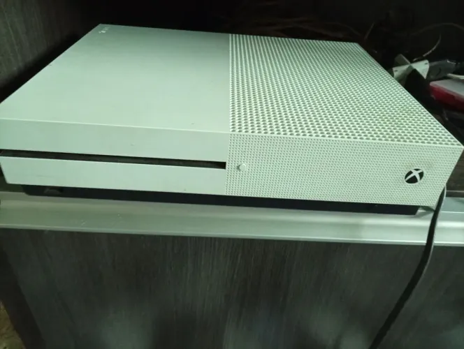 Xbox one com jogos. SEM CONTROLE