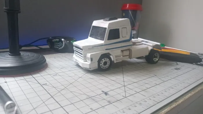Miniatura 1:32 para encomenda