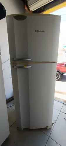 Geladeira Eletrolux 277 LITROS