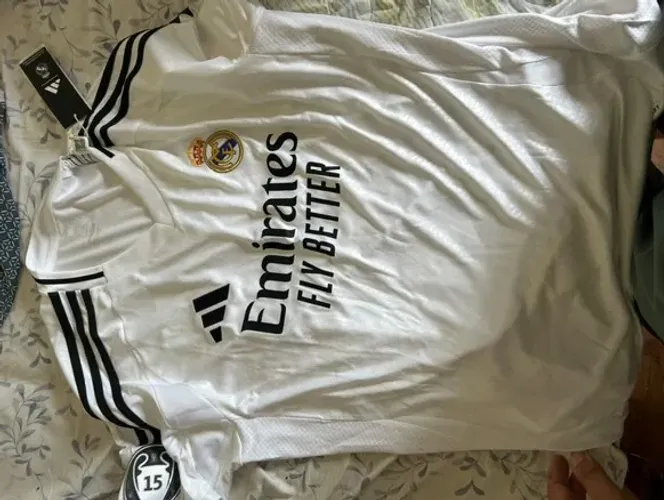 camisa oficial de jogador do real madrid comprada no santiago bernabéu - 2024 / 2025
