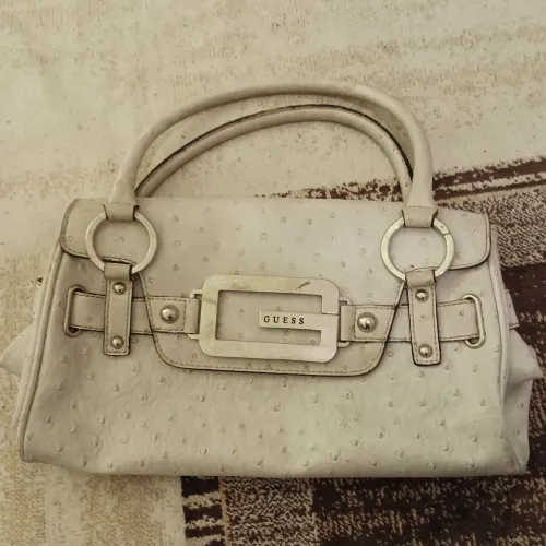 Bolsa guess couro de avestruz 