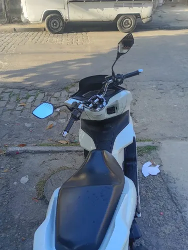 Vendo PCX muito bem conservada ano 2023