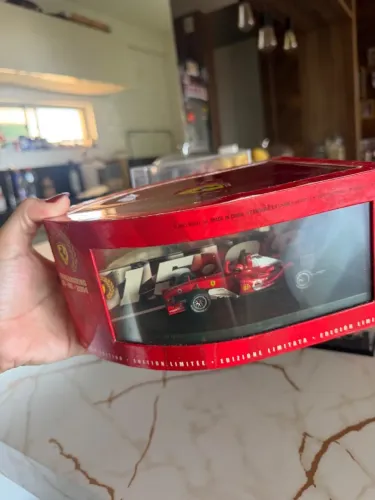 Kit 2 Miniaturas Ferrari Fórmula 1 - Colecionador ?