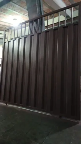 VENDE-SE 02 PORTÃO DE GARAGEM