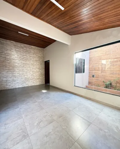 CASA À VENDA OU PARA ALUGAR