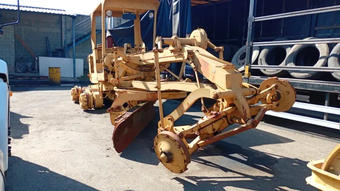 MÁQUINA CATERPILAR 120..B