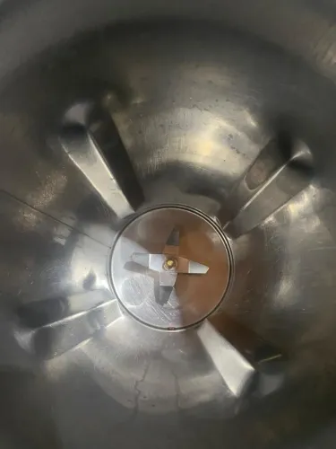 Vende-se liquidificador 15 litros bivolt. 