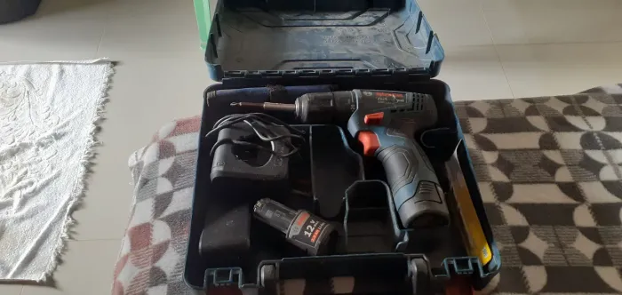 Parafusadeira bochi 2 baterias e maleta