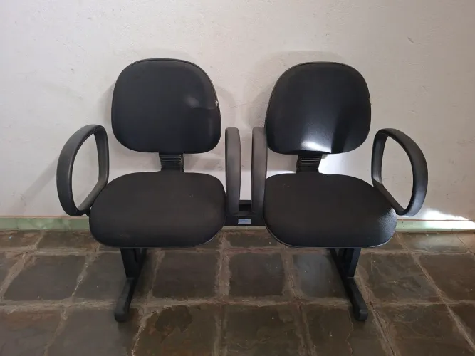 LONGARINA 2 LUGARES COM BRAÇO- ESPUMA INJETADA