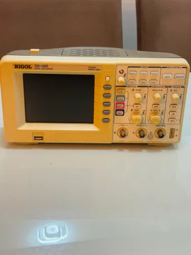 Osciloscópio Digital Rigol DS1102E (100MHz - 2 Canais) - Perfeito Estado!