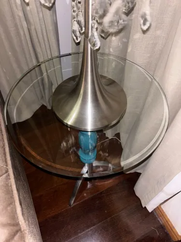 Mesa Lateral / de Apoio em Vidro e Metal