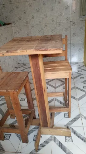Mesa , cadeiras,bancos