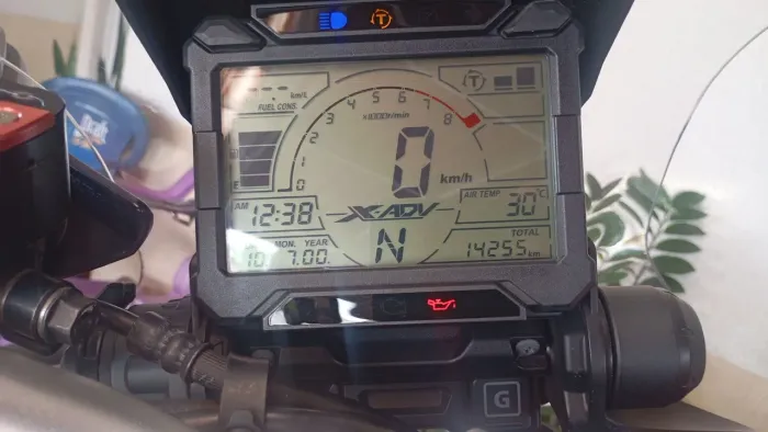 Vendo moto Honda X-ADV , com protetor de carenagem , pedal , freio de mão, pouca usada