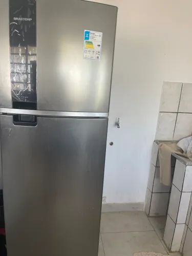 Vende-se geladeira Seminova