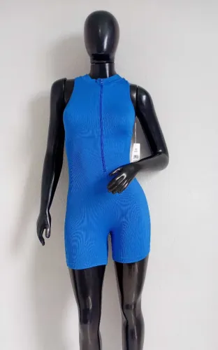 Manequim feminino com base