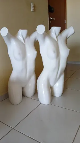 Manequim silhueta feminino