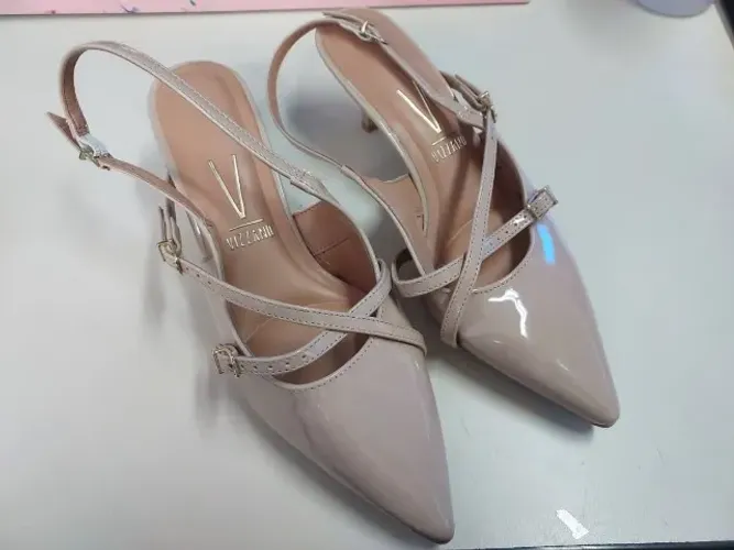 Sapato Scarpin verniz bege Vizzano 38