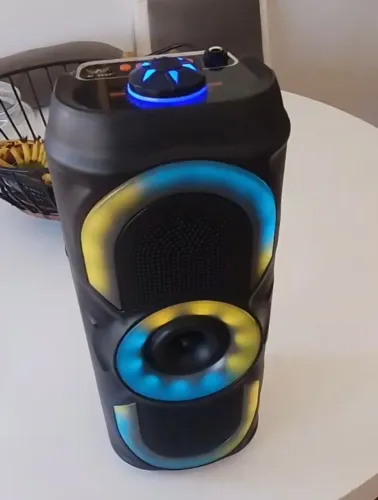 Caixa de som Bluetooth. Com Led RGB 30W com um som amplificado.