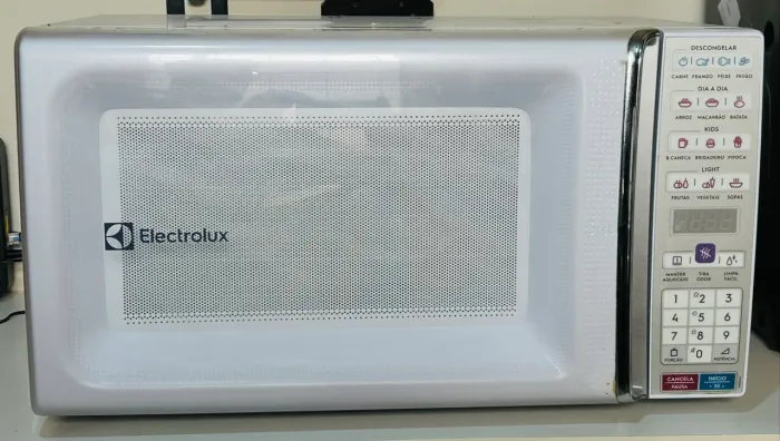 Vendo Microondas Electrolux 34L branco em perfeito funcionamento