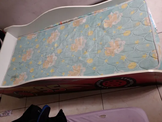 Cama infantil com colchão