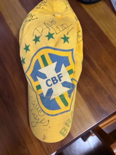 Boné Seleção Brasileira Autografado  (Neymar,Robinho,Lucas Moura)
