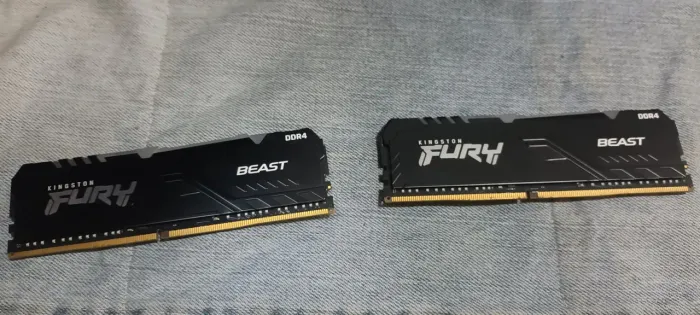 2 PENTES DDR4 16GB KINGSTON FURY (Em bom estado/Usado)