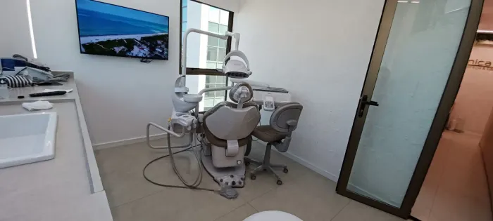 Cadeira odontológica Saevo couro massagem