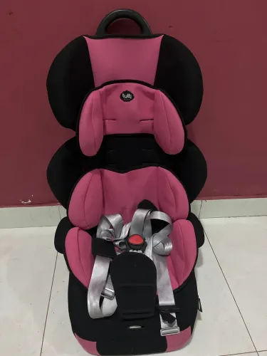 Vendo cadeira de carro infantil Vira assento Versati 9 a 36kg Tutty baby