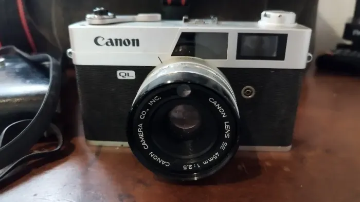 Câmera retro analógica cânon ql