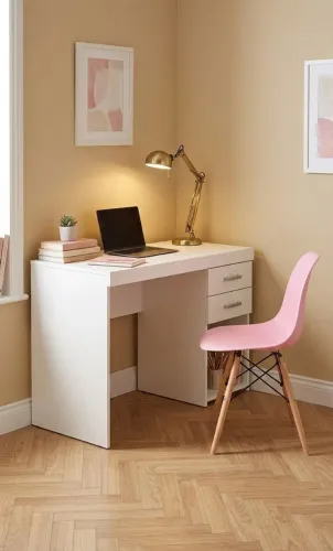 Mesa com duas gavetas e cadeira rosa