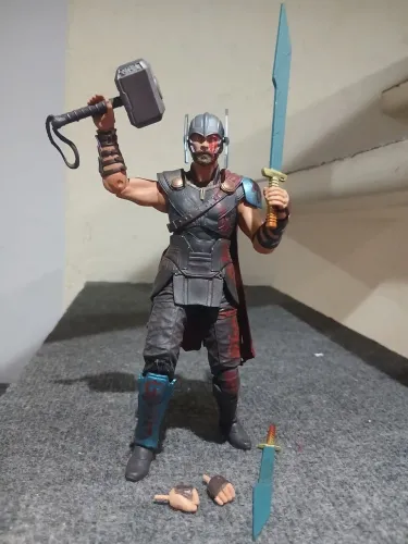 Thor Ragnarok Marvel Select
