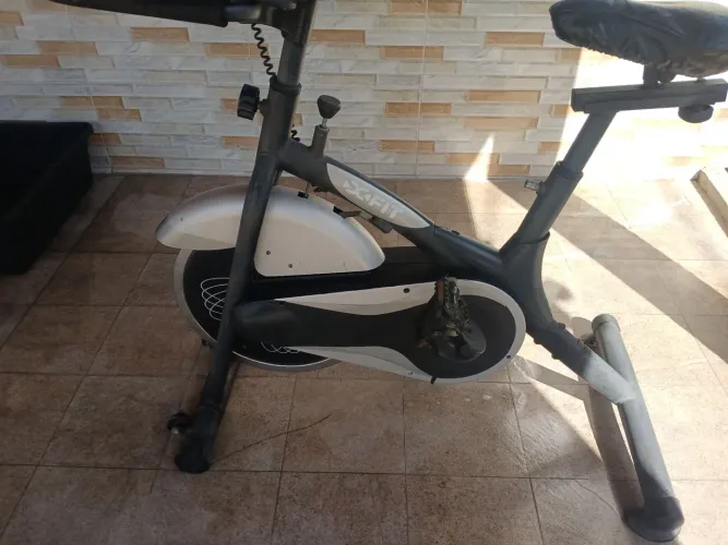 NÃO ENTREGO E NÃO ENVIO!!Bicicleta Ergométrica para Spinning Fit