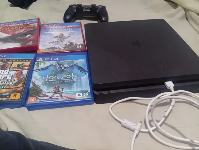 Vendo PS4 FAT 500g ,um controle e vários jogos tendi mídia física também