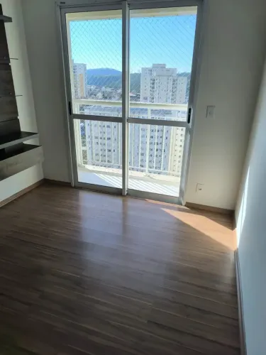 Apartamento 2 dormitórios, sala com sacada, condomínio doce vida.