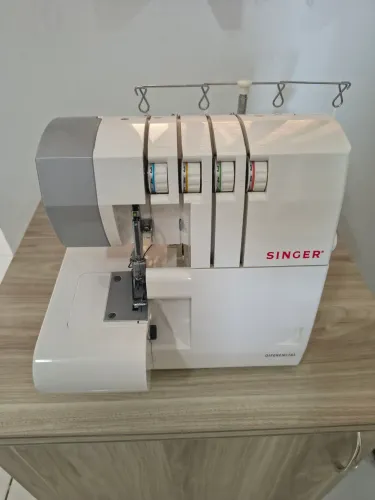 Singer Ultralock 14SH754 220v com Conversor 