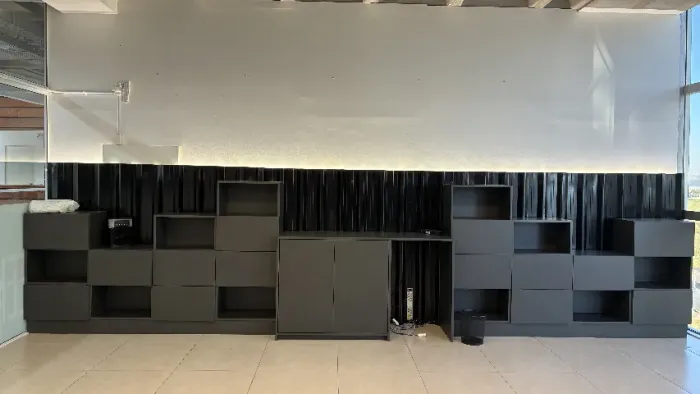Conjunto de 48 nichos modulares + armário de copa 
