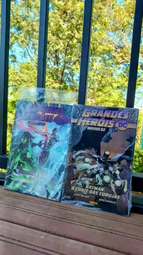 Vendo HQS Grandes Herois DC Volumes 01 e 27