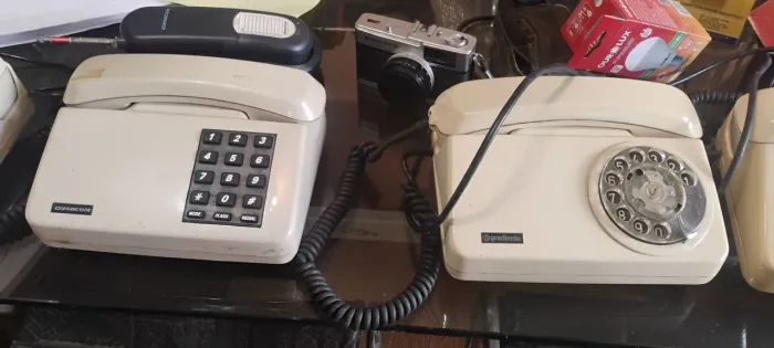 Vendo telefones antigos