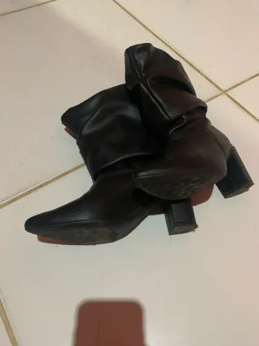 Vendo bota com salto por 130 