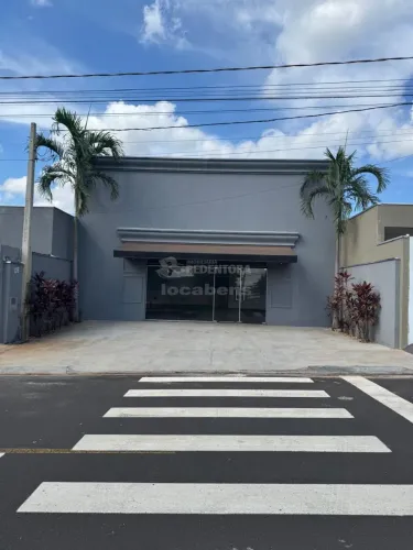 Salão Comercial com 100m² de Construção, De Esquina no bairro Residencial Parque dos Ipês
