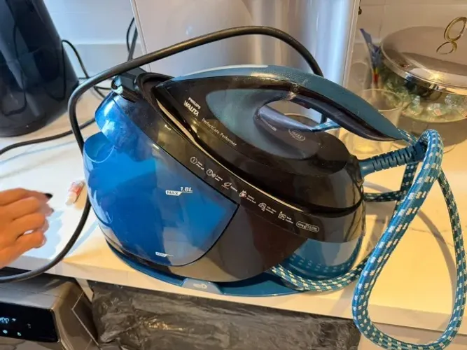 Ferro com Gerador de Vapor Philips Walita PerfectCare Performer - Funcionando 
