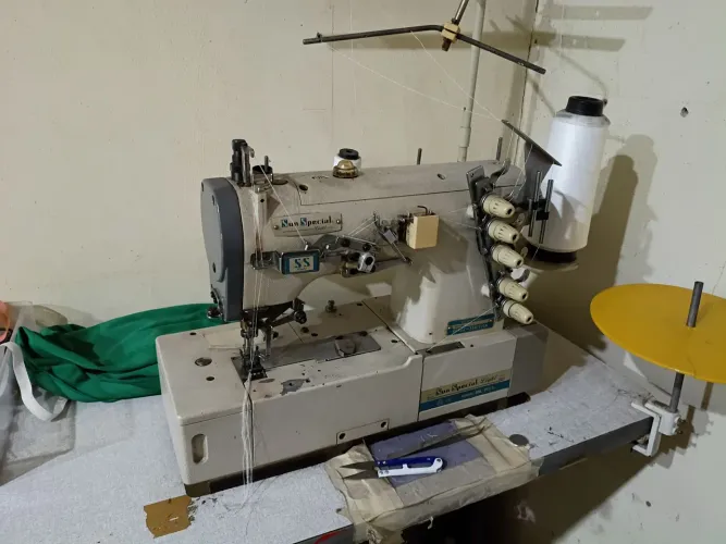 Máquina de costura colarete