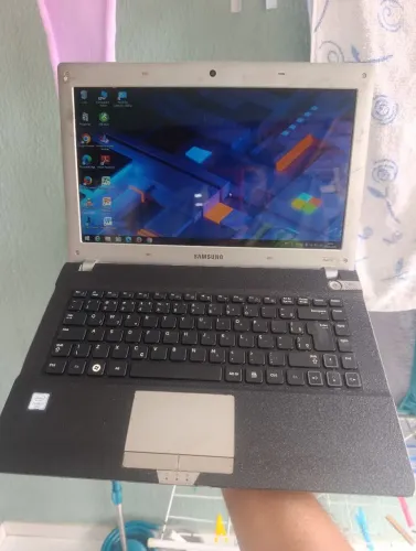 Notebook Samsung com processador Intel Corei3, carregador original, tela de 14 polegadas 