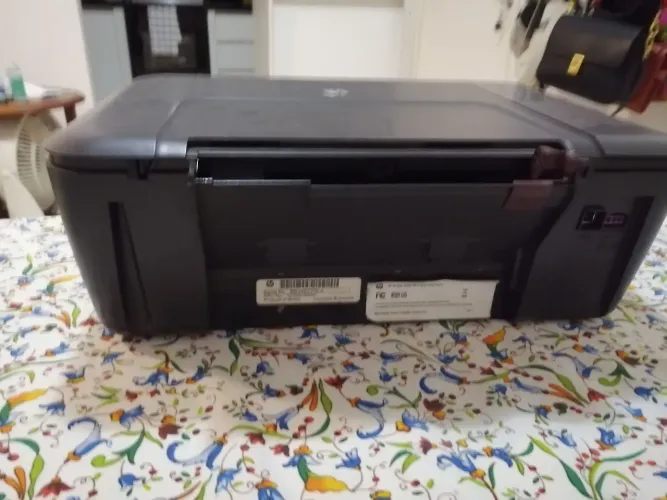 Impressora HP deskjet 2050 possível sucata sem fonte