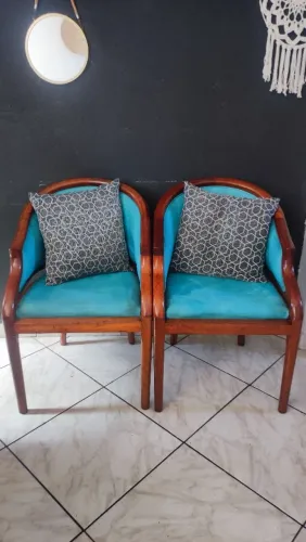 Poltrona madeira.